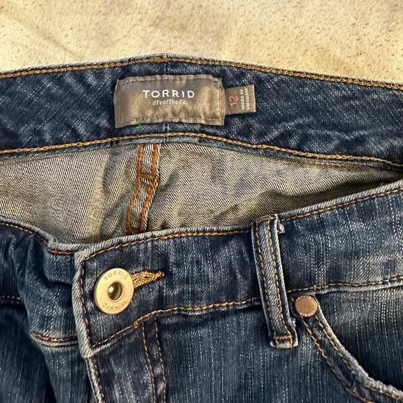 Torrid Bermuda Boyfriend Vintage Stretch Mid-Rise Short - Picture 5 of 6